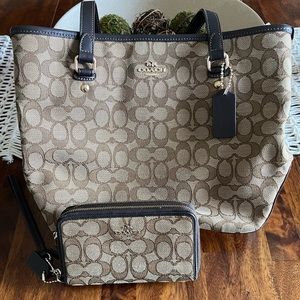 Coach tote purse and wallet/wristlet